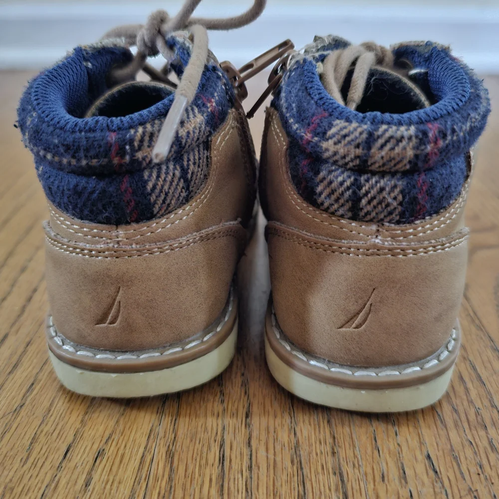 Nautica Brown Kids Boots with Blue Accents Boys Size 10